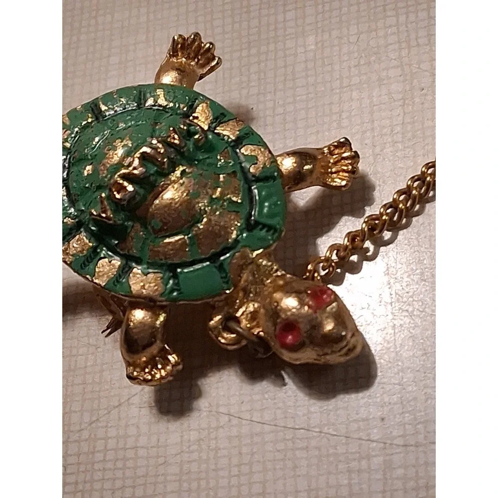 Vintage Turtle Sweater Guard Cardigan Clip Green Enamel Canada Maple Leaf